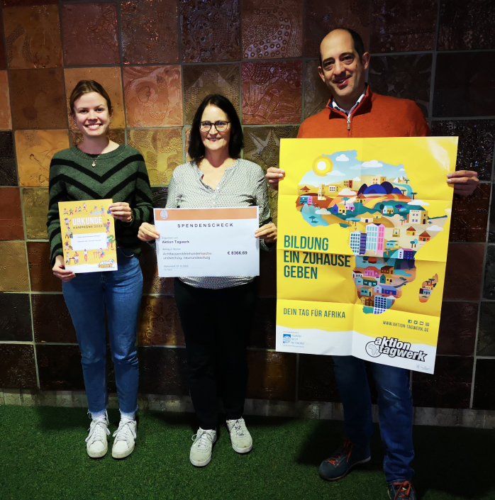 Schulleiter Malte Prigge freut sich über mehr als 8000 Euro für Aktion Tagwerk